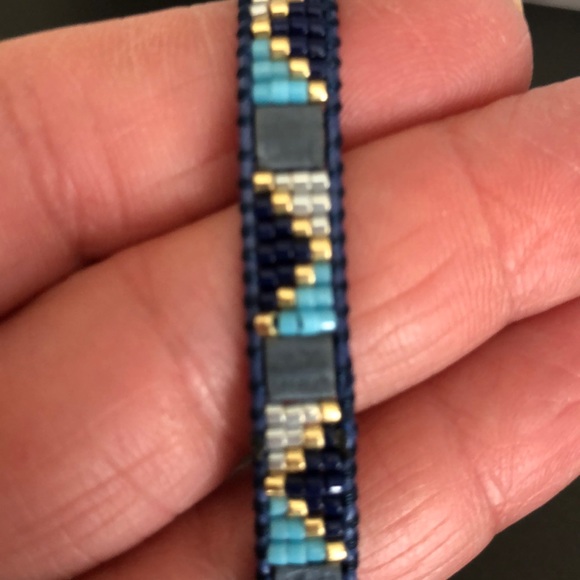 Shades of blue and gold - Picture 3 of 3